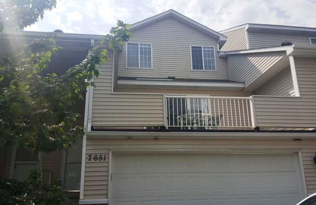 Charming 2 Bedroom Townhome for Rent in Chanhassen!! Available July 1st photos photos