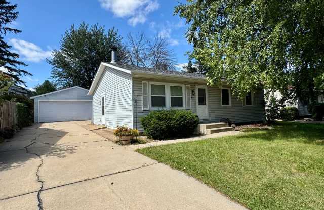 NW Rochester MN, 3bedroom 2bath 2+Car detached garage fenced yard Available November - December 2025 this Property does not participate in Section 8 or programs photos photos