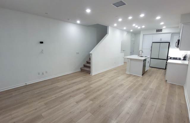 Gorgeous 2-Year Old Three Story 3 Bed 3 Bath Townhouse Available Now! photos photos