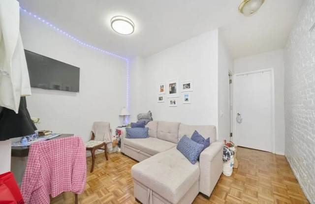335 West 43rd Street photos photos