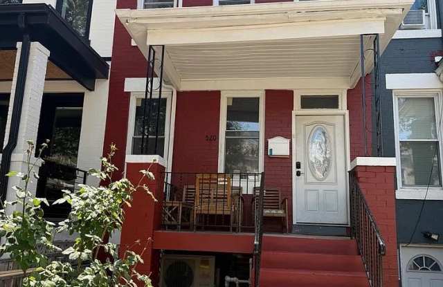 520 KENYON Street NW Gallery 1