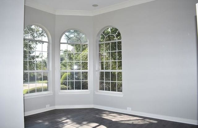 402 Oxford Court Gallery 2