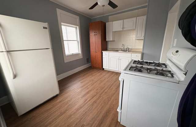 2713 HAMMONDS FERRY photos photos