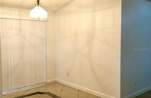 2940 DELCREST DRIVE Gallery 3