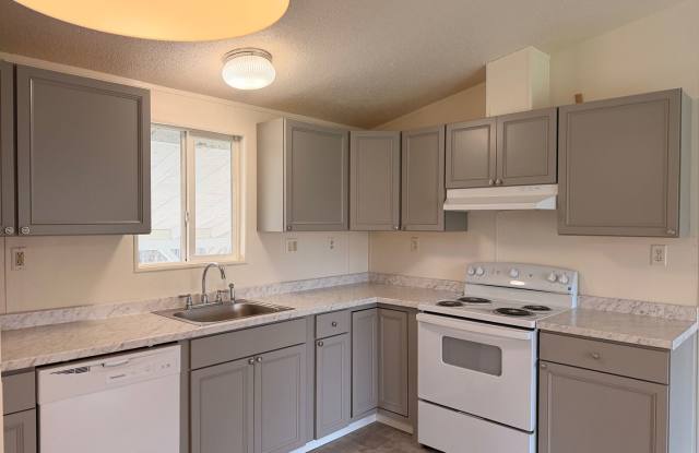 ~Great Updated 3 Bedroom Home in Green~ Gallery 1
