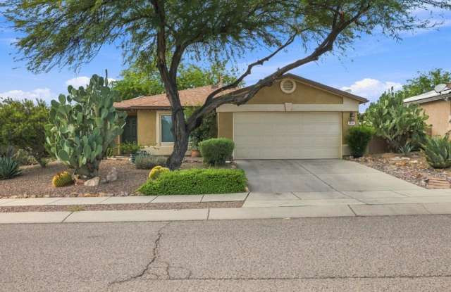 Beautiful 3-Bedroom Home | Solar Panels | Hardwood Flooring | Large Enclosed Backyard Gallery 1