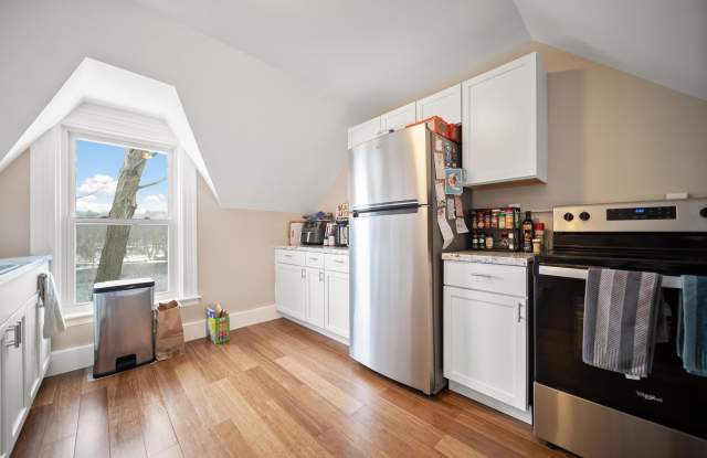 449 West River Road photos photos