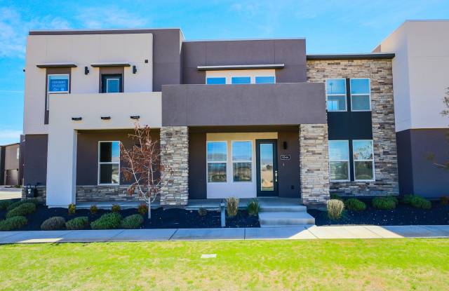 2 bed, 2.5 bath, with loft, 2 car garage home for rent in Desert Color photos photos
