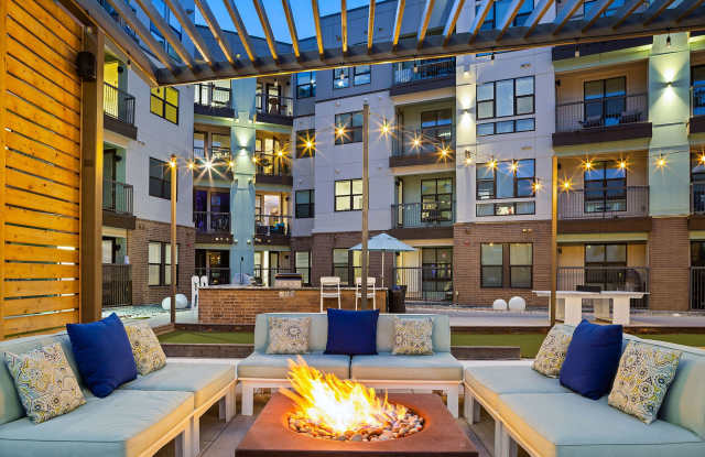 Arabelle Lincoln Station photos photos