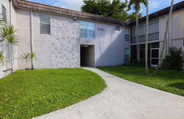 10385 N Kendall Dr photos photos