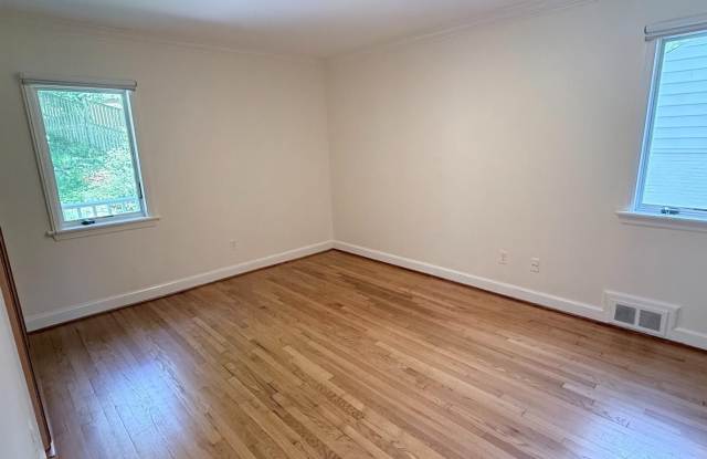 5021 CATHEDRAL AVE NW Gallery 4
