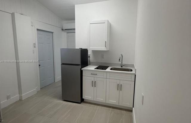 6765 SW 34th St photos photos