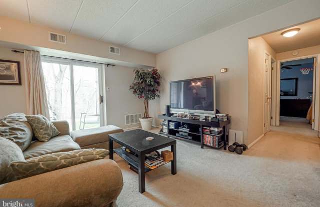 1906 Valley Dr photos photos