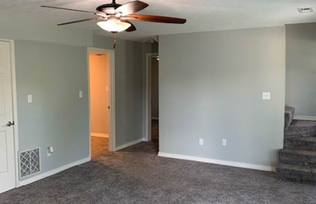 Spacious 3 bedroom 3.5 Baths 2 Home Offices/Non Conforming Room 2 Car Garage in Branson MO photos photos