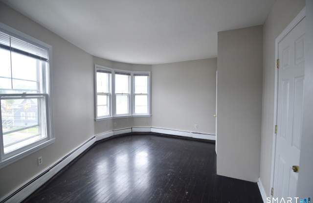 2343 Barnum Avenue Gallery 4
