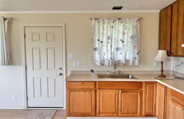 Newly Renovated 700 Sq. Ft. Attached Studio for Rent – Wailuku Gallery 4