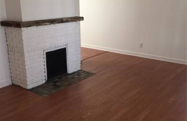 209 E 6th Street Gallery 2