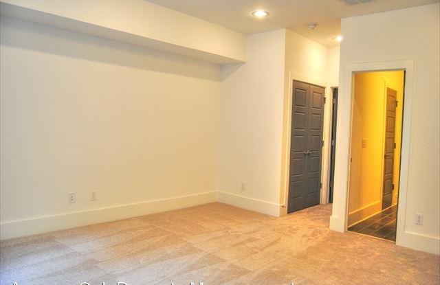 3111 Stockdale Dr Gallery 3