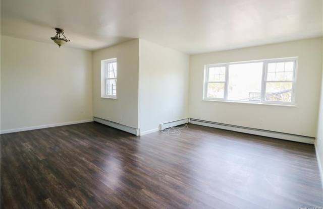 4110 Throggs Neck Expressway Gallery 4