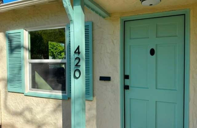 2 bedroom 1 bath home with garage Gallery 2
