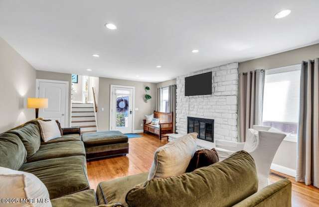 8 Baltimore Boulevard Gallery 4