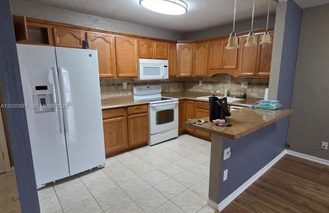 4133 NW 88th Ave photos photos