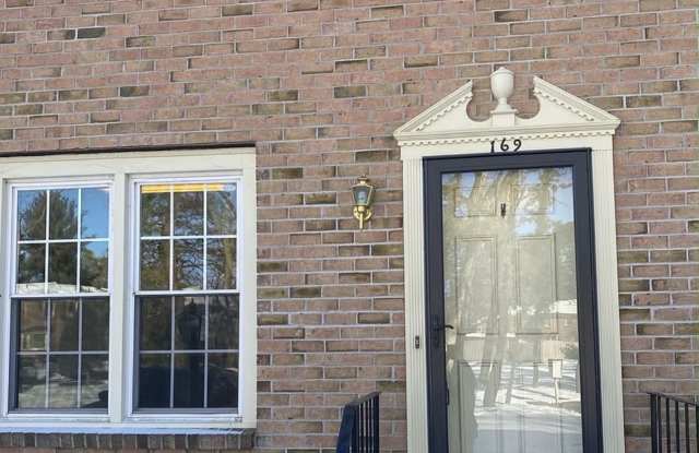169 Williamsburg Court Gallery 1
