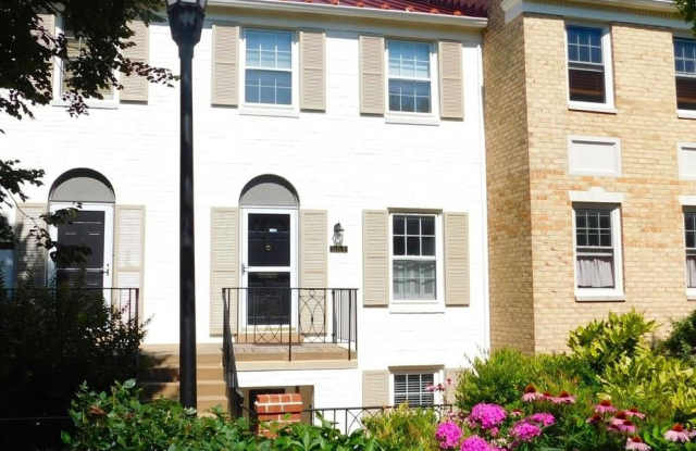 3249-B Sutton Pl. NW Gallery 2