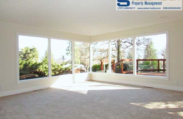 Recently renovated & roomy 3+ bedroom home in the west Ukiah foothills! Gallery 3