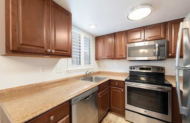 Loft Style Townhouse Available in Arvada! Gallery 4