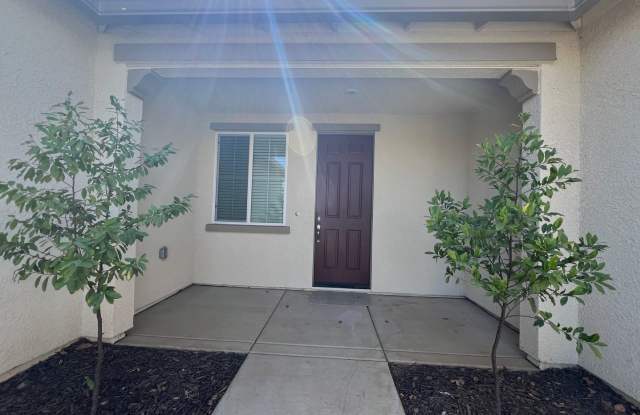 ***JUST REDUCED!!!*** 3-Bedroom, 2-Bathroom Home in a Great Clovis Location! Gallery 3