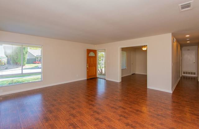 Spacious 4 Bedroom Single Story Home in Oceanside with a Pool! Gallery 4