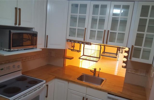 988 NW 104th Ave - 988 Northwest 104th Avenue, Pembroke Pines, FL 33026