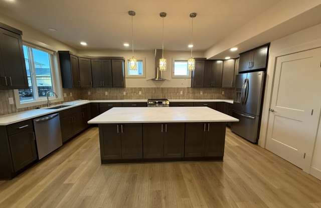 Now renting Brand-new 4 bedroom, 3 bathroom House photos photos