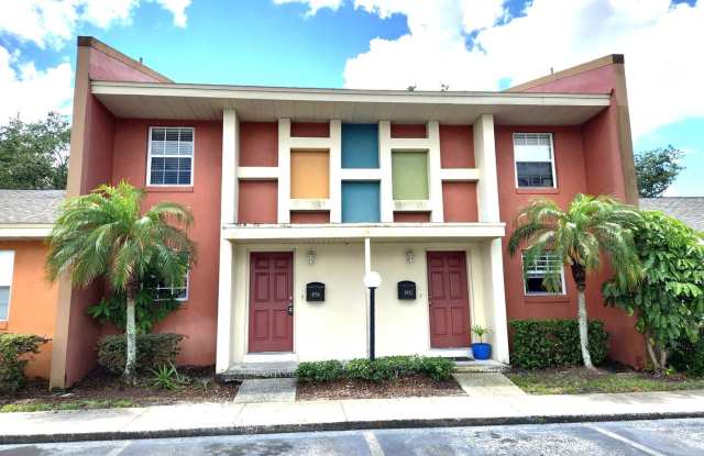 2/1.5 TOWNHOUSE IN WINTER PARK!! *Water Included* - 4954 Tangerine Avenue, Goldenrod, FL 32792