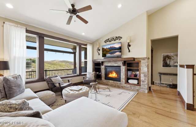 1748 E Longview Drive Gallery 1