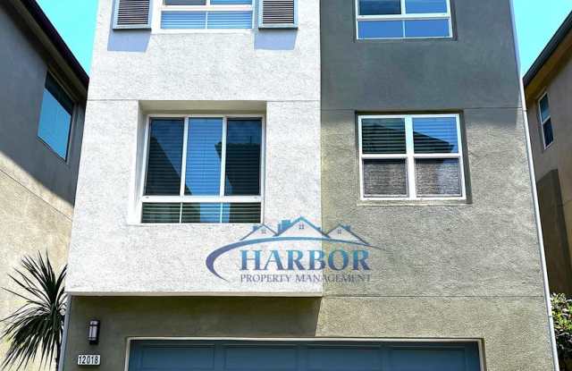 Elegant 3-Story, 4-Bedroom, 3-Bath Condo photos photos