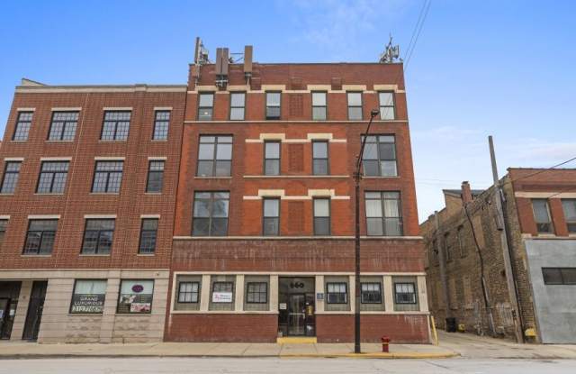 660 W Grand Gallery 1