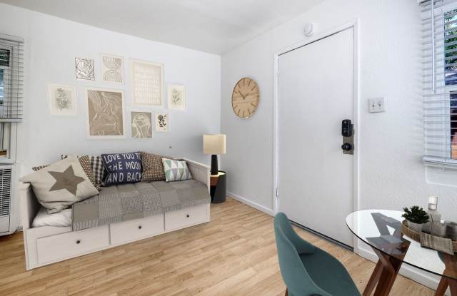 San Diego Two Weeks FREE PRIVATE DETACHED STUDIO • PRIVATE FENCED YARD • GOLDEN HILL Gallery 3