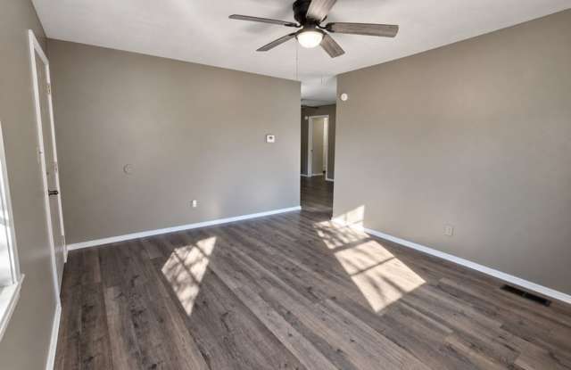 Discover this conveniently located 3-bedroom, 2-bath home in Russellville Gallery 3