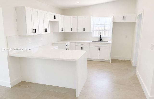 2649 Key Largo Lane ., Fort Lauderdale, FL 33312 - 4607 photos photos