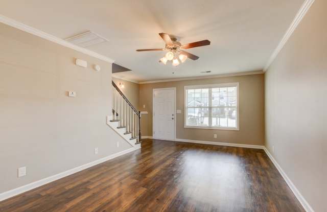 Charming Condominium With Breakfast Bar Close To Tennova, Shopping and I-24 Gallery 3