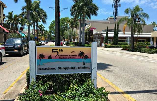 ** 2 BEDROOM PLUS A DEN - 2 BATH SEASONAL BEAUTIFUL CONDO AVAILABLE FOR SEASON ** PRIME LOCATION ** OLDE NAPLES ** BOTANICAL PLACE ** MINUTES FROM NAPLES POWDERY SAND BEACHES ** VACATION RETREAT ** Gallery 4
