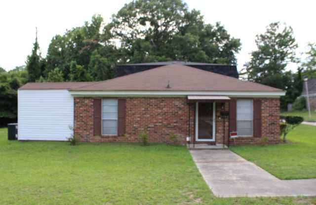 2 Bedroom 1.5 Bath W/ Formal Living & Family Room Gallery 4