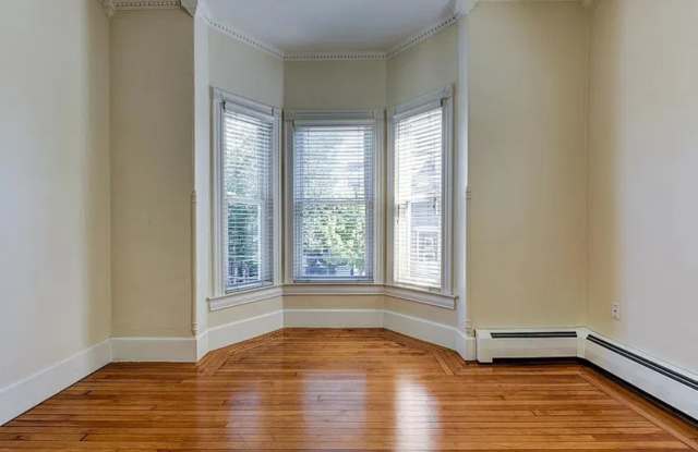 368 Thayer St Gallery 1