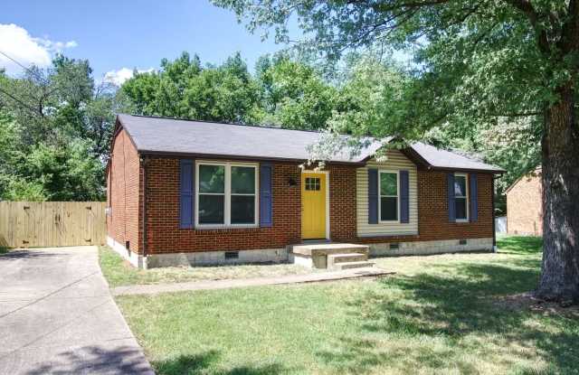 3 Bedroom 1.5 Bath House w/Large Yard- Easy access to OHB and Nolensville Pk $2200 photos photos