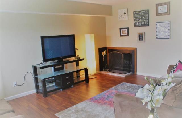 1528 Worthington Row Drive Gallery 2
