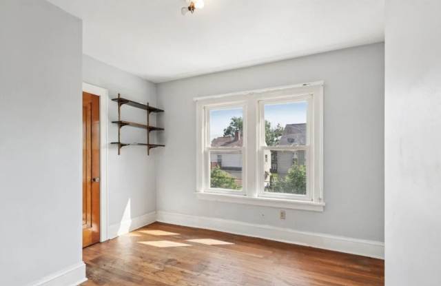 Charming two-story home in Cleveland offering three bedrooms and one-and-a-half bathrooms Gallery 4