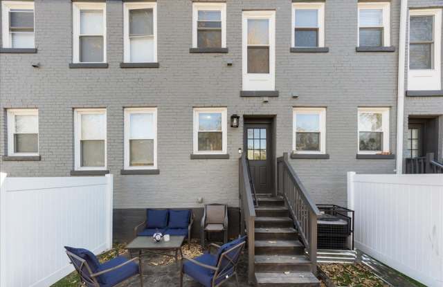 2827 Ashland Ave - 2827 Ashland Avenue, Cincinnati, OH 45206