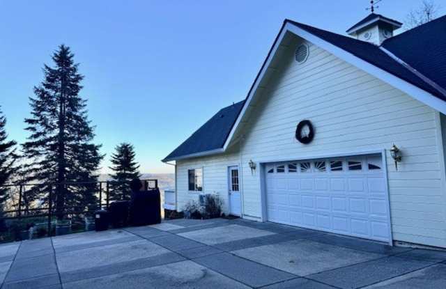 Beautiful Fully Furnished Studio Apartment with Long Range Views photos photos